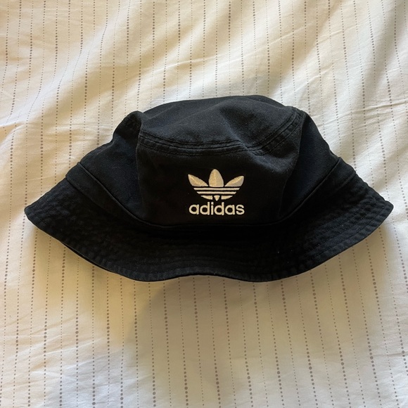 Adidas Washed Bucket Hat - Picture 4 of 6